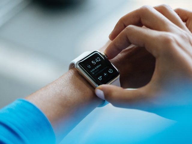 Qual o melhor smartwatch barato para corrida?